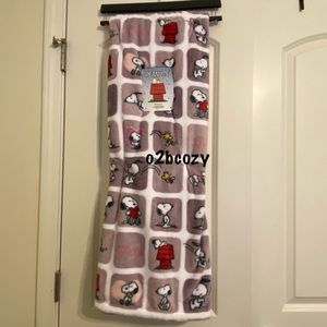 Peanut’s Lilac ValentinValentine Throw